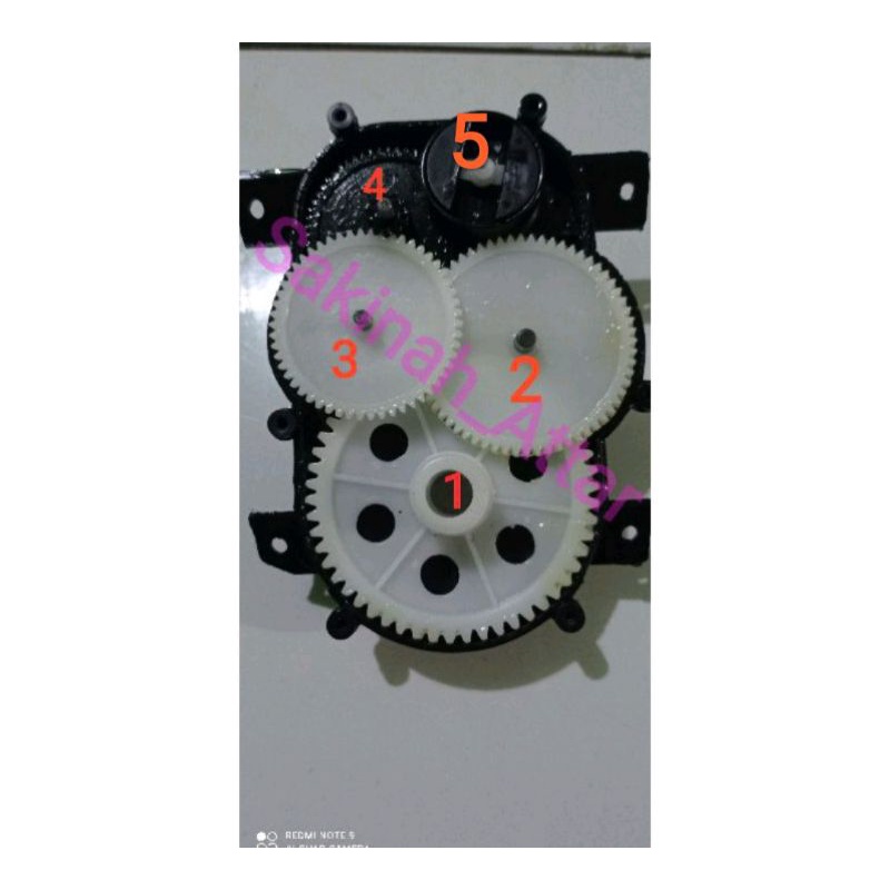 Gear box setir dalam mobil mainan aki