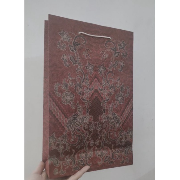 

Paperbag Batik Folio / Paperbag Kraf Batik Merah / Tas Tali Batik