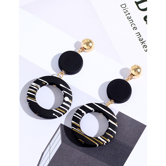 LRC Anting Tusuk Fashion Black Acrylic Circle Earrings F40684