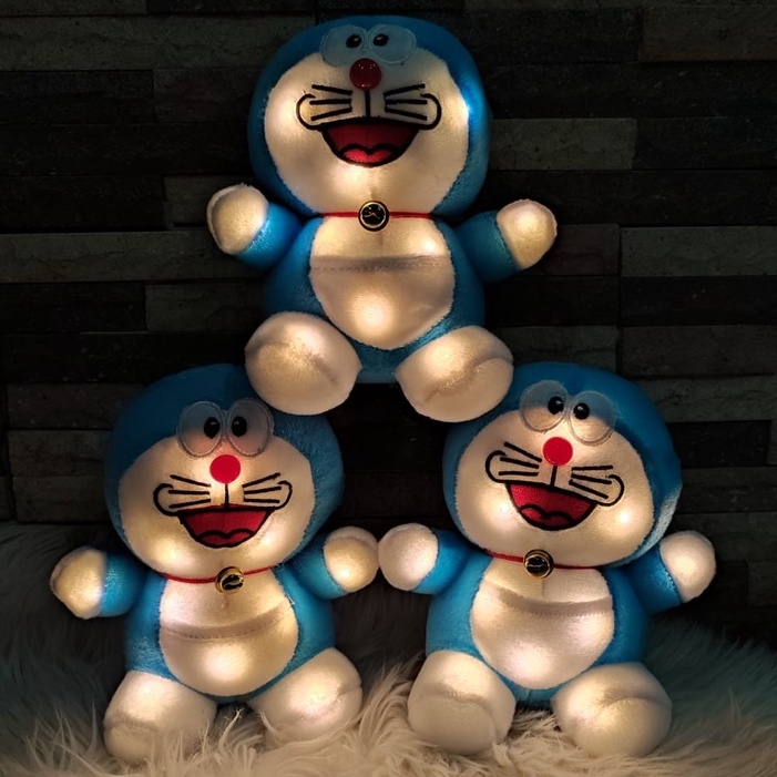 Boneka Doraemon Mini Lucu Imut Gemesin/ Boneka Doraemon Mini Wisuda Murah Bisa Nyala Ada Lampu LED nya Mainan Boneka Anak SNI