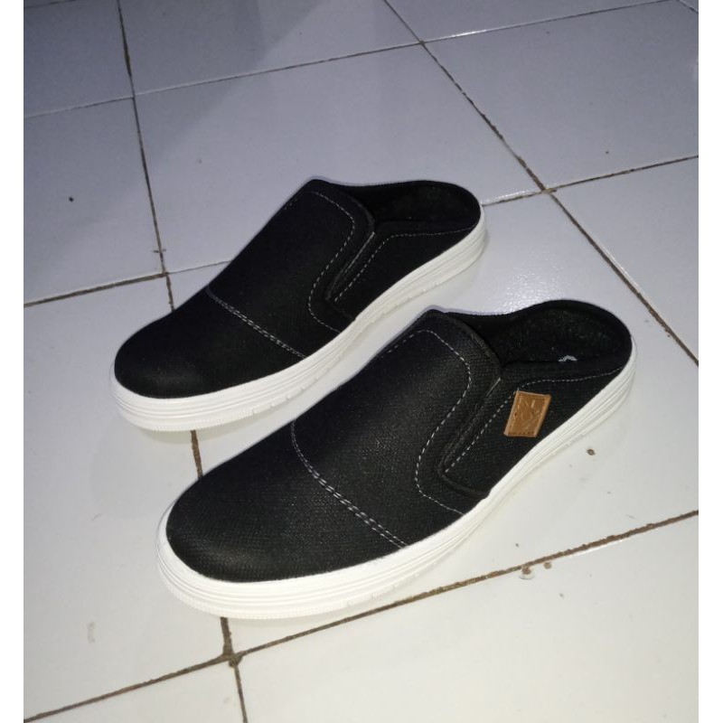 bustong sepatu sandal sepatu selop slip-on pria tren gaya baru