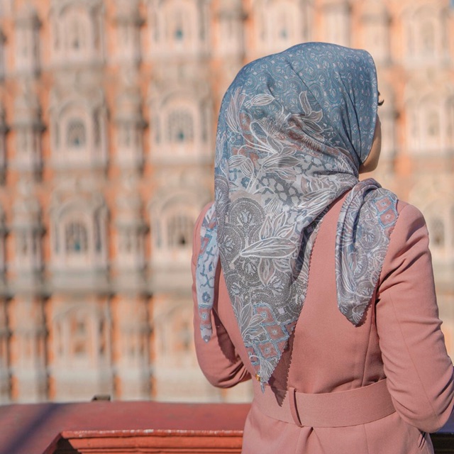 Buttonscarves Maharani Series - Dhusar