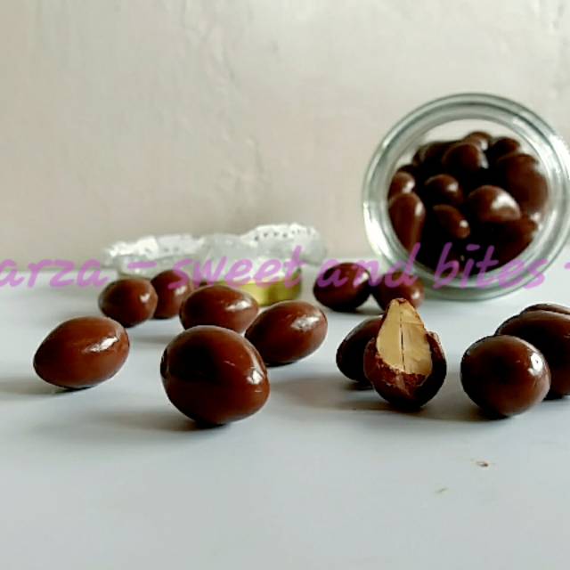 

Paket Coklat Almond dan Mede