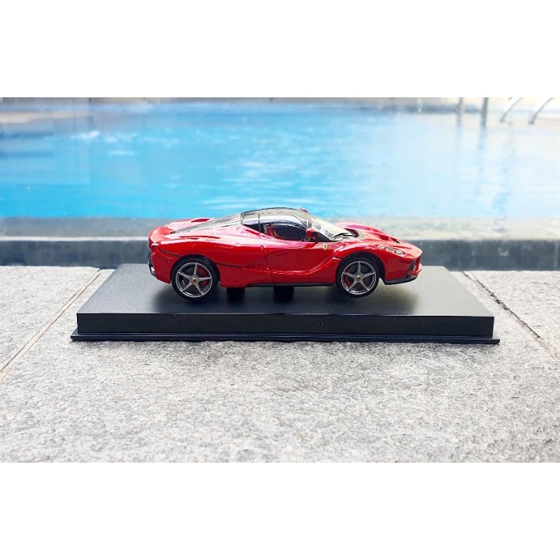 Bburago 1/43 Ferrari Signature Series LaFerrari Red Miniatur Diecast Mobil Mobilan Pajangan