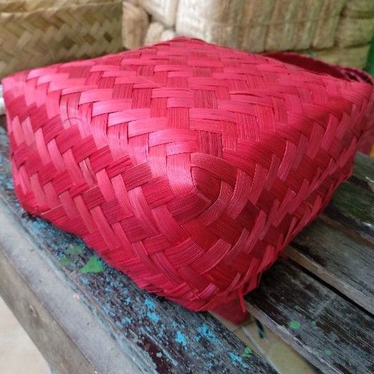 

besek warna merah ukuran 18.20.22.25