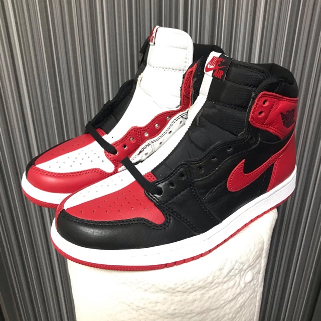 nike air jordan 1 black white red