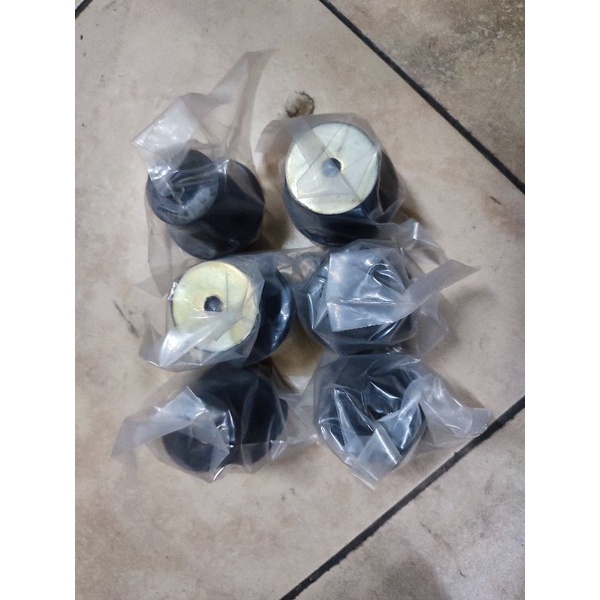 karet body isuzu panther