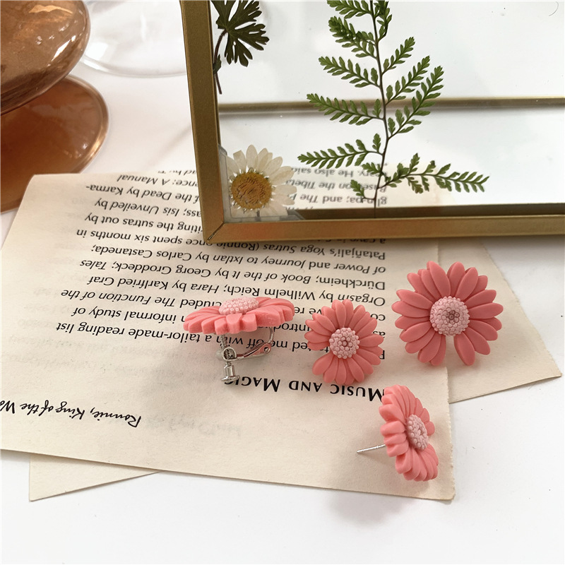 Anting Klip On Tanpa Tindik Desain Bunga Daisy Bahan Resin Untuk Wanita