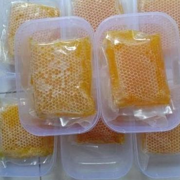 

Cuci Gudang Awal Tahun Madu Sarang Honey Comb 250 Gram Asli Melifera DUHA Honey Raw Honey Cuci Gudang Awal Tahun