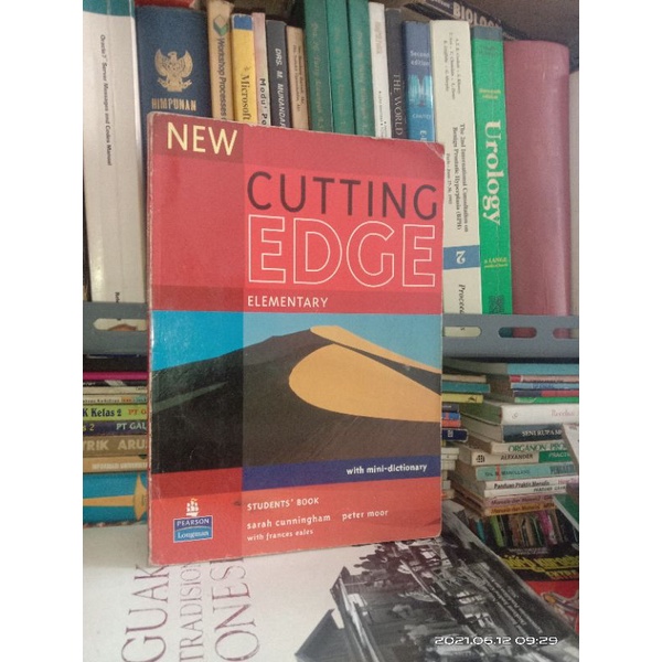 

NEW CUTTING EDGE ELEMENTARY STUDENT'S BOOK