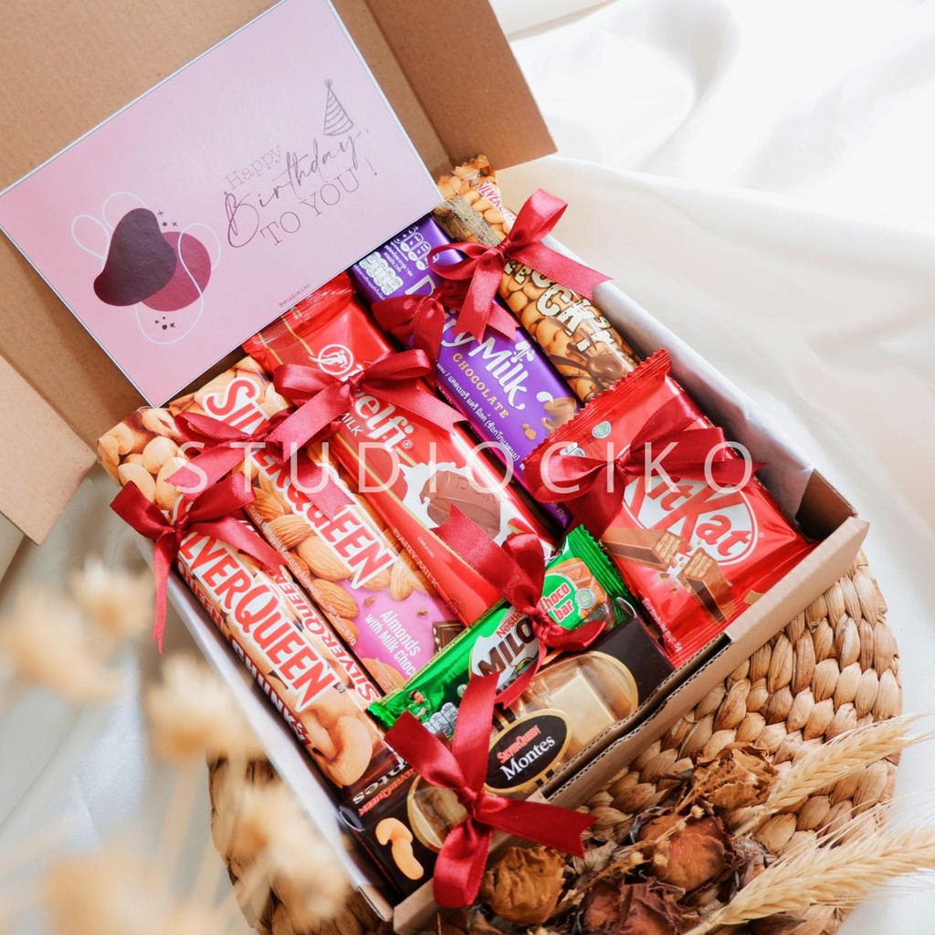 

Hampers Coklat / Kado Ulang Tahun Cewek Cowok Wisuda Ultah Hampers Valentine Gift Box Birthday