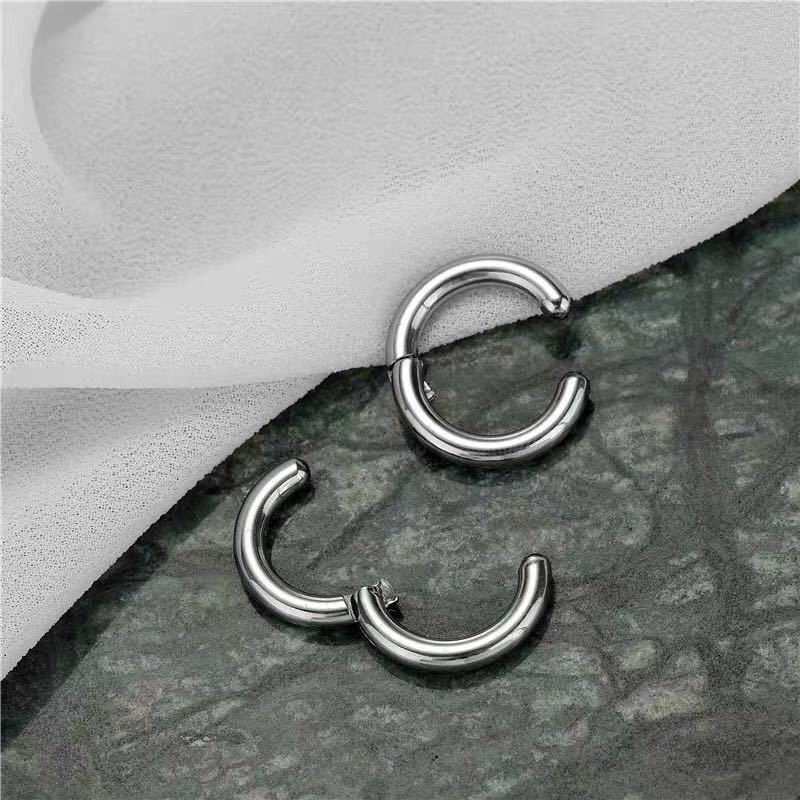 1 Pc Anting Bentuk Bulat Bahan Titanium Steel Warna Silver Gaya Korea Untuk Unisex