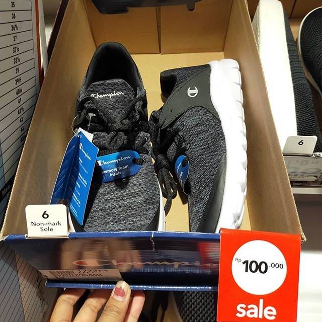 Payless sale up to 70% sepatu anak champion