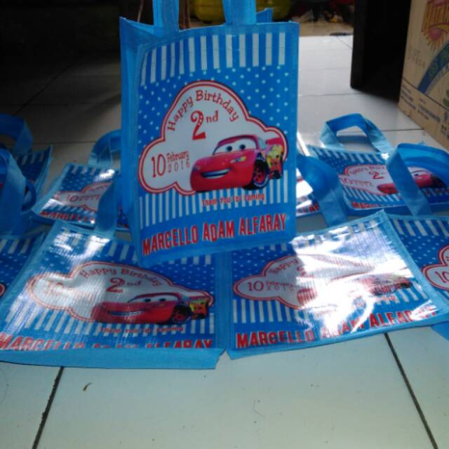 

Tas souvenir ulang tahun