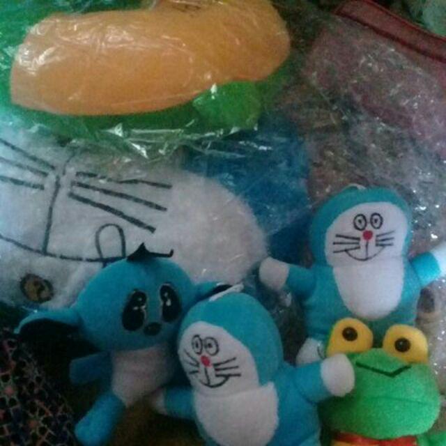 Bantal Doraemon