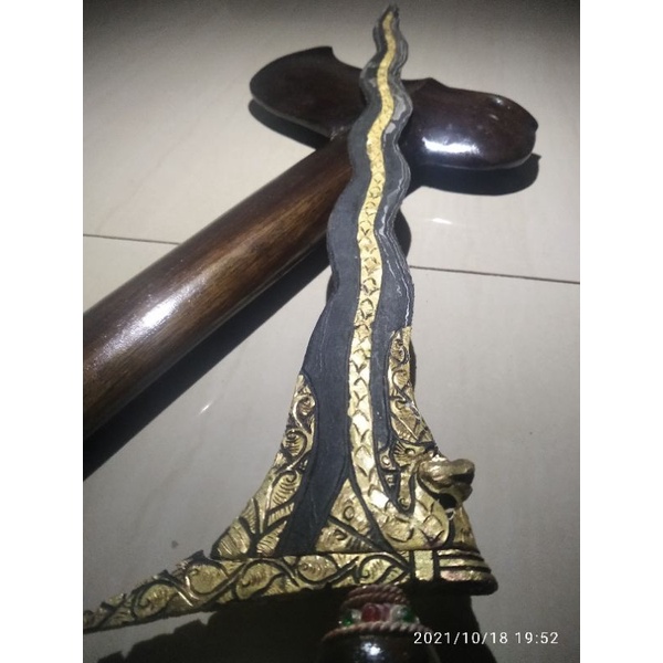Keris  naga sosro kintah berdiri