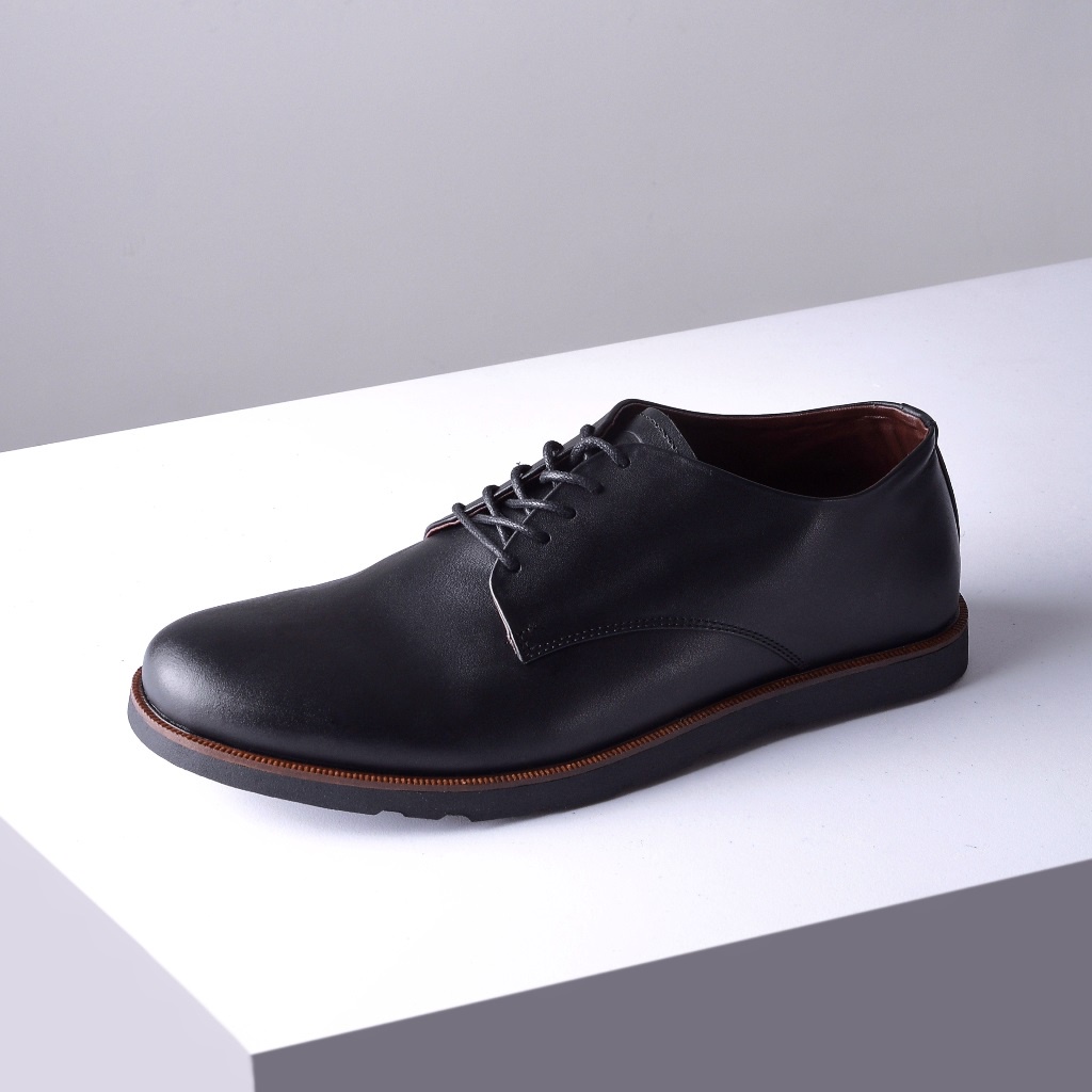 KUTA BLACK ORIGINAL x KENZIOS Sepatu Kulit Sapi Asli Hitam Pria Pantofel Formal Casual Kerja Kantor Dinas Resmi Guru Kantoran Pesta Undangan Wedding Kondangan Nikah Wisuda Kuliah Derby Oxford Genuine Leather Kenzio Footwear Keren Terbaru Kekinian Branded