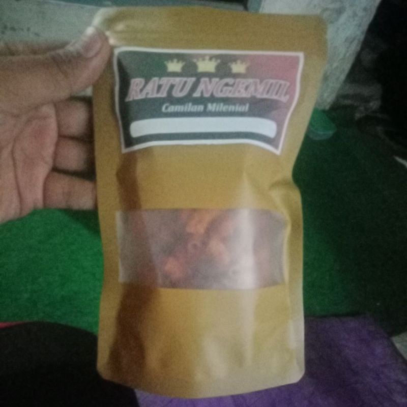 

ratu ngemil kulit krispi pedas original lezaaaaat....