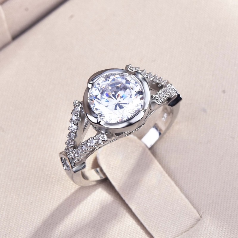 Hot Sale Inlaid Mosanite Diamond Ring Square Diamond Ring