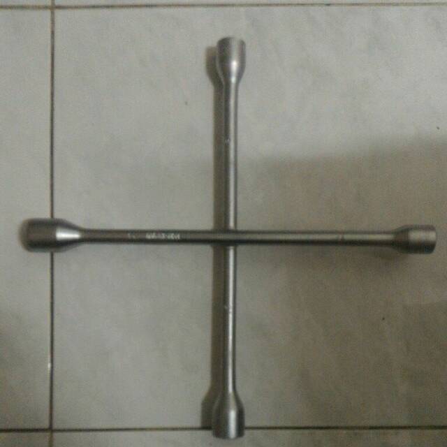 Kunci Roda palang
