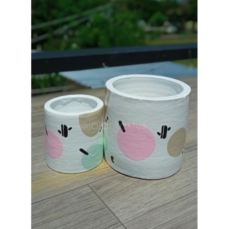 

2 Pot Gerabah Lukis Lucu Geometri Warna Pastel Kaktus