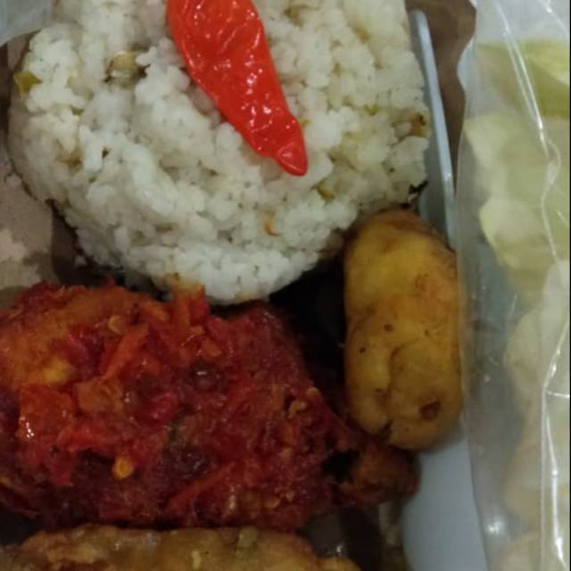 

Nasi liwet komplit ayam geprek