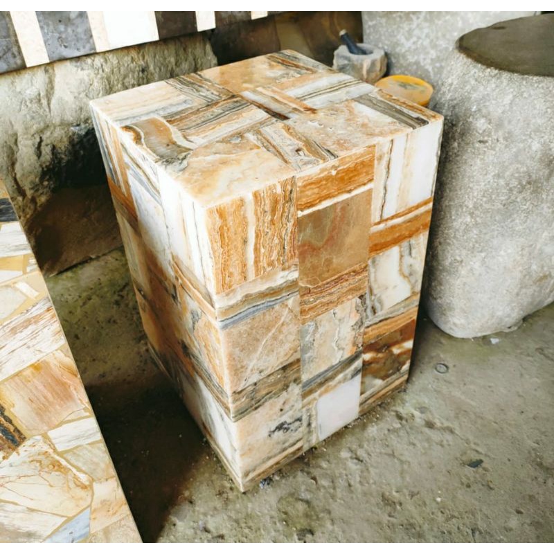 Kursi Kombinasi Batu Fosil Kayu dan Onyx