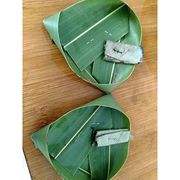 Tangkih / ituk-ituk / tatakan segehan (Banten Hindu)