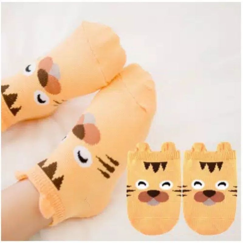 Kaos kaki karakter animal import