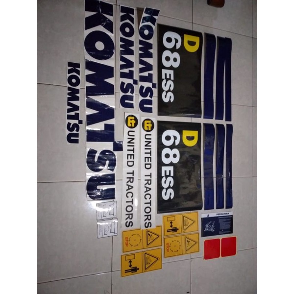 

stiker alat berat Komatsu D68ESS full satu set sudah laminating glosy promo