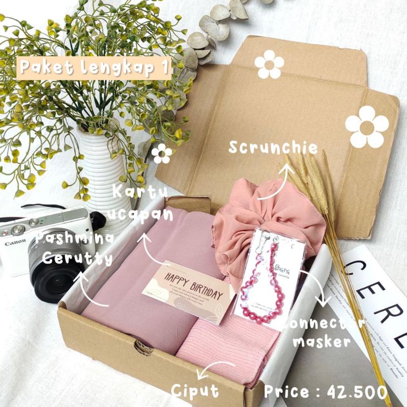 

HAMPERS HIJAB / GIFT BOX HIJAB / KADO CEWEK / KADO ULTAH / KADO GRADUTION / KADO WEDDING / HAMPERS MURAH