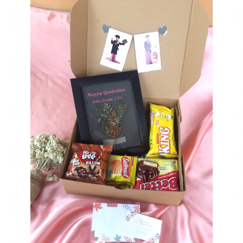 

HAMPERS GIFT BOX FRAME DAN SNACK