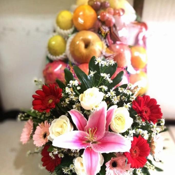 

Parsel Buah Mix Bunga J. Biscoxshop