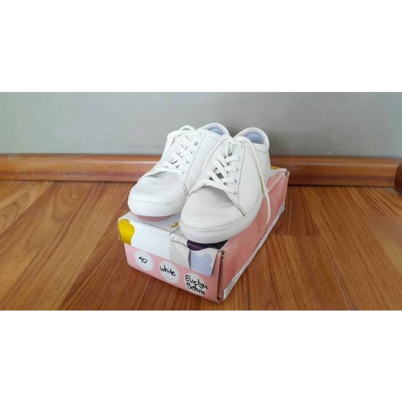 Amazara Sepatu Putih Size 40