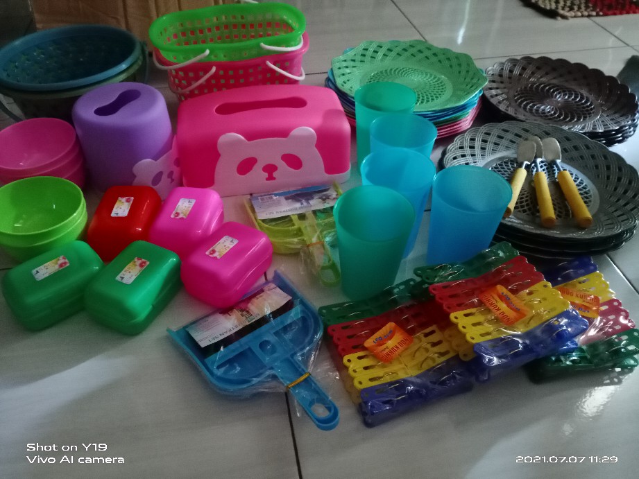 Tempat Tisu / Kotak Tissu Gulung Warna