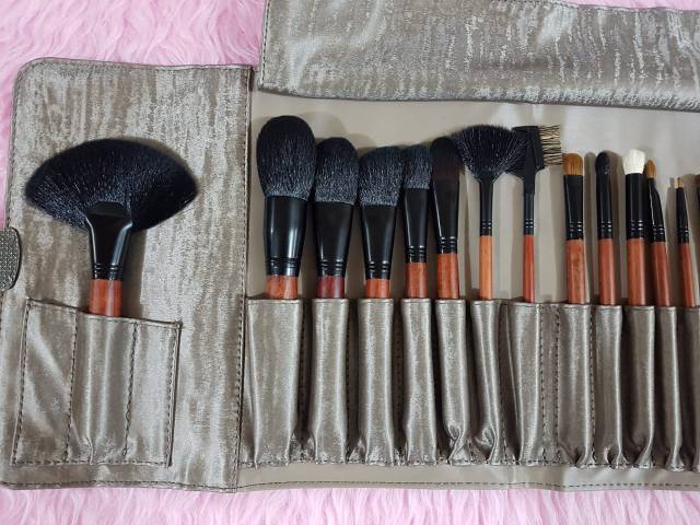 KUAS SET DOMPET ISI 26 UTK MAKE UP ARTIS/KUAS SET DOMPET isi 26 PREMIUM