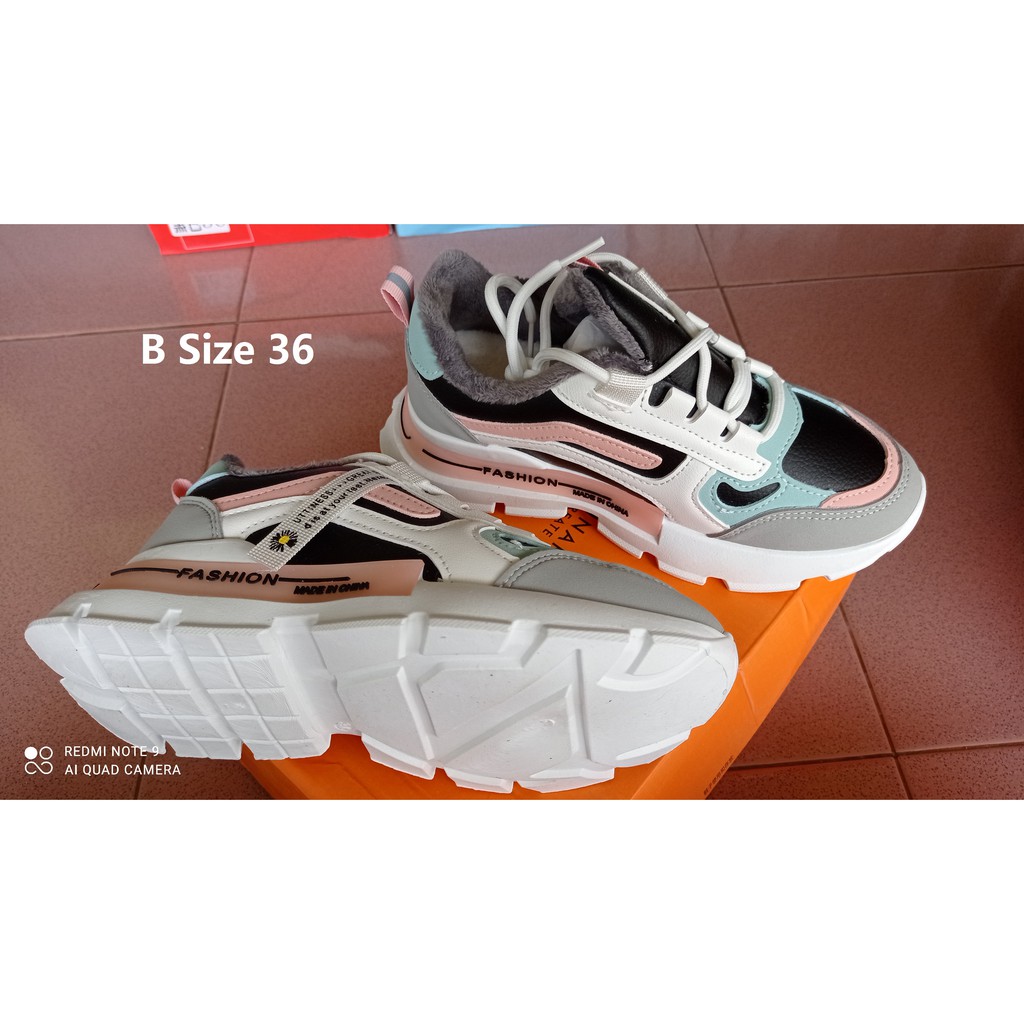 Sepatu Wanita Sneakers Import untuk joging olahraga