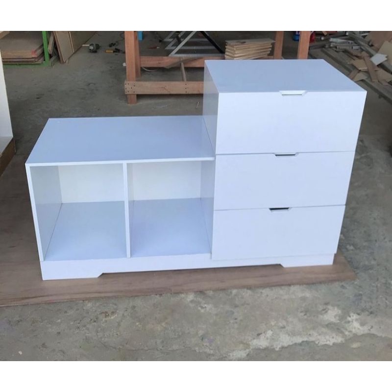 lemari kabinet minimalis finishing HPL putih glossy P100 x L40 x T110 cm