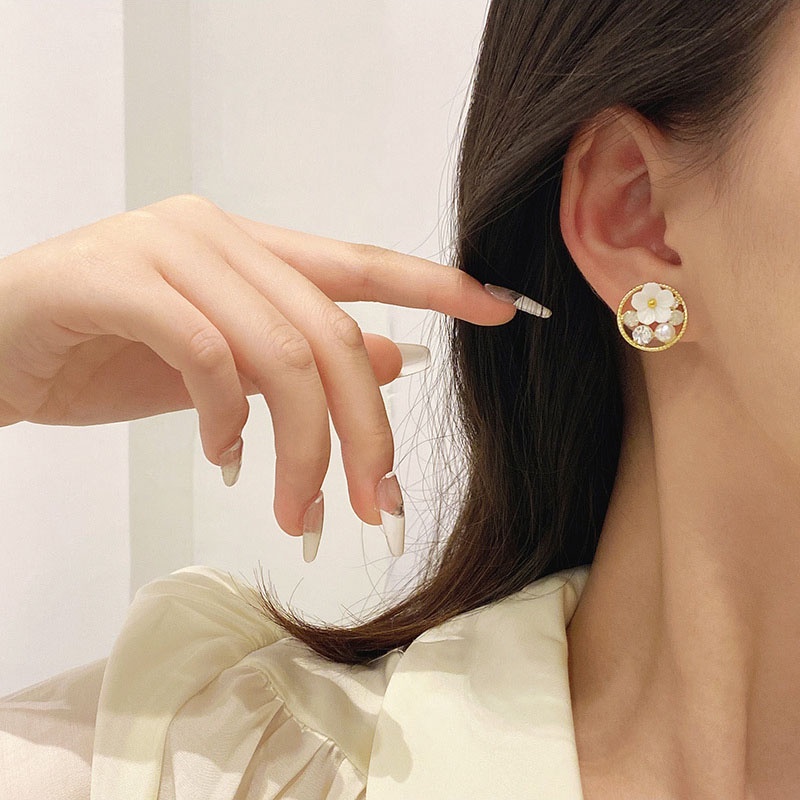 Shuling French Elegant Retro Earrings Super Cute Pearl Rhinestone Earrings Small White Flower Stud Earrings