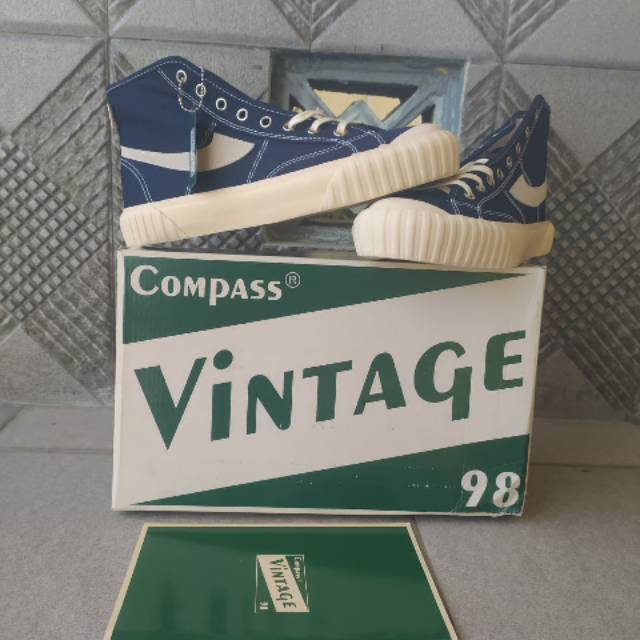 Sepatu Compass Vintage