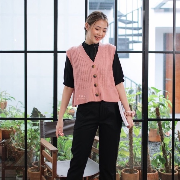 BEFAST - ZEC OOTD Wanita Rompi Rajut DARZ / RJT Sojin Knit Vest (Asli Rajut) / Rompi Bisa Di Pakai Sebagai Luaran dan Bisa Di Pakai Langsung Sebagai Atasan / Rompi Rajut Wanita Terbaru