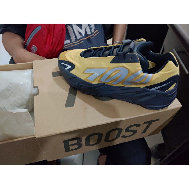 Adidas Yeezy Boost 700 MNVN Honey Flux