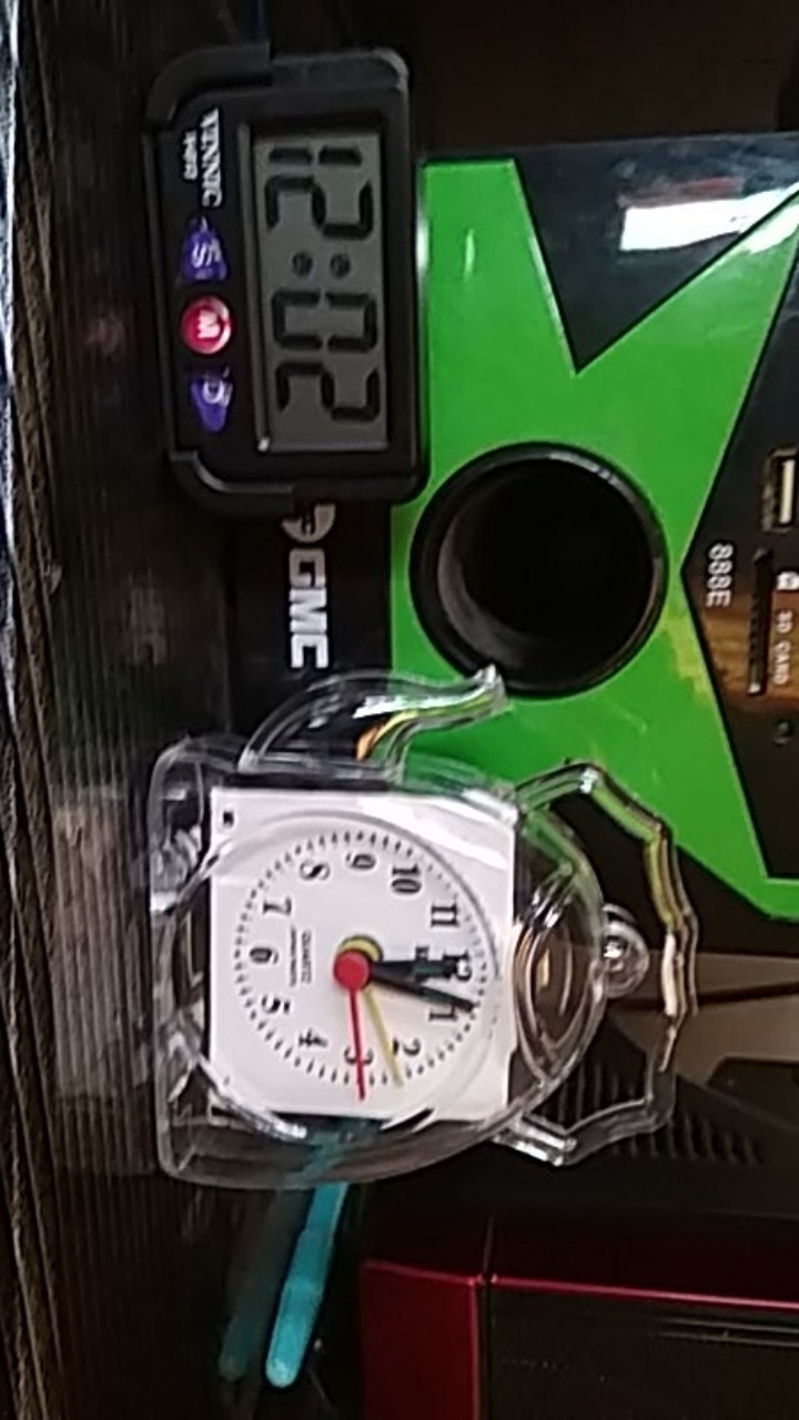 Jam Weker Transparan Karakter Teko