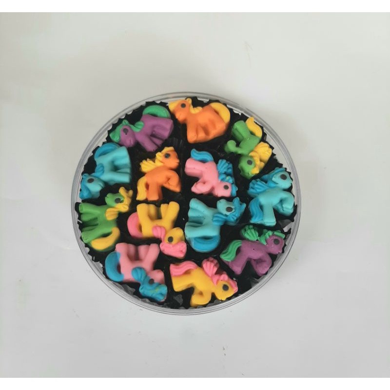 

Coklat karakter toples kudaponi