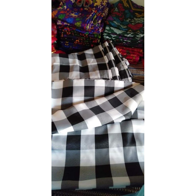 kain poleng kain kotak hitam putih