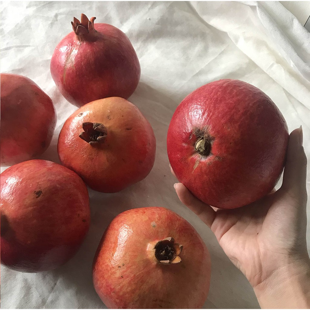 

BUAH DELIMA SEGAR / FRESH POMEGRANATE FRUIT