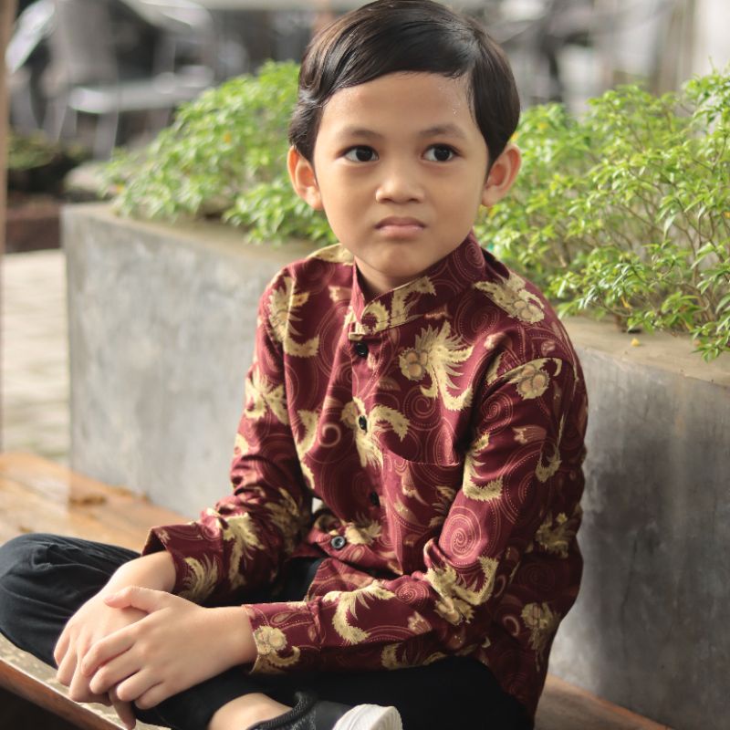 BatikBule Kemeja Batik Couple Ayah dan Anak Slimfit Motif Casual Warna Maroon dan Hitam