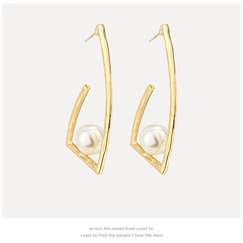 LRC Anting Tusuk Fashion Gold Irregular Pearl Earrings F43349