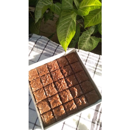 

FUDGY Brownies Cokelat No Topping - Ukuran 20×20cm