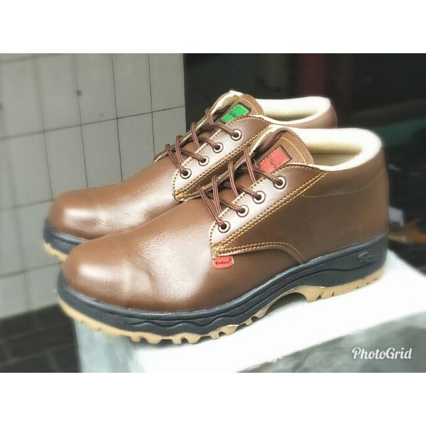 sepatu safety kickers